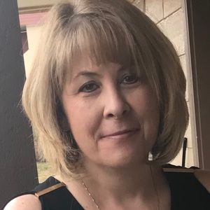 Meet your Posher, Larissa